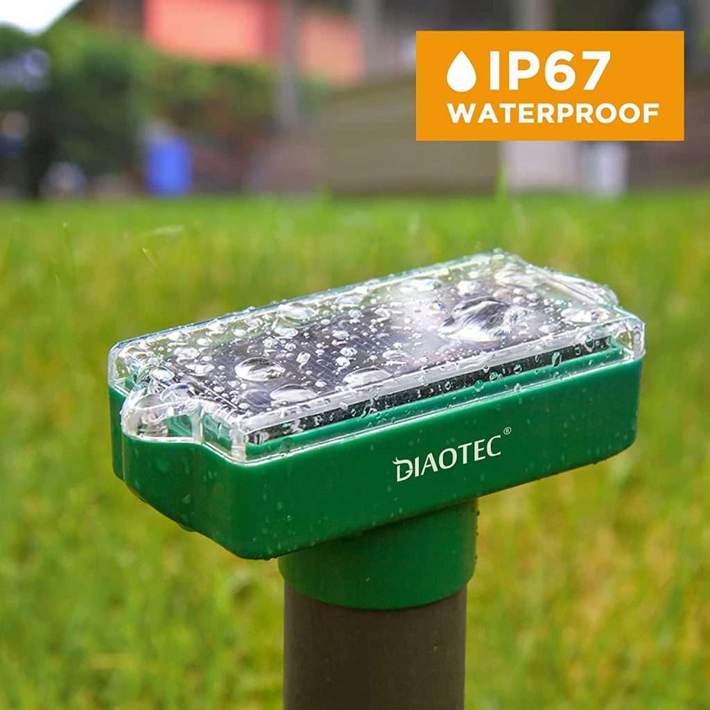 Diaotec Mole Repellents Solar Powered Rodent Repeller Groundhog Repellent Mole Traps Gopher Sonic Spikes for Lawns and Garden 4